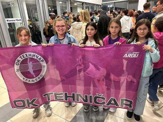 aaaBudućnost OK Tehničara kao navijači na rukometu